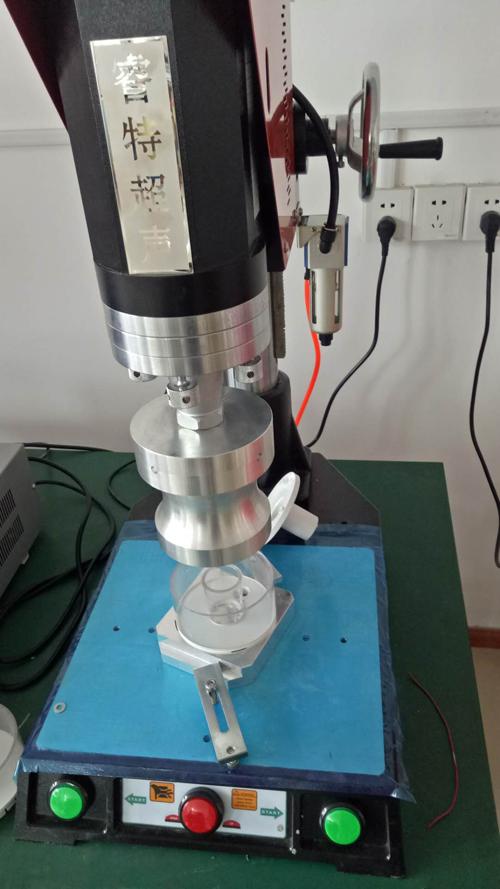 超声波焊接机 提升家用加湿器水箱盖密封加工效率的批量生产利器